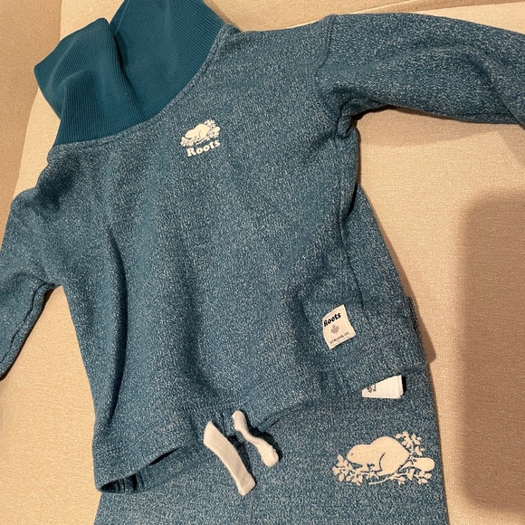 Roots Tracksuit/Size 2T - Picture 2 of 2